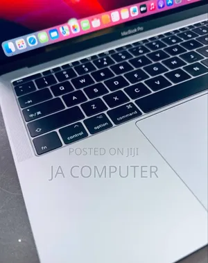 New Laptop Apple MacBook Pro 2017 8GB Intel Core I7 SSD 512GB