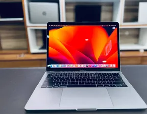 Photo - New Laptop Apple MacBook Pro 2017 8GB Intel Core I7 SSD 512GB