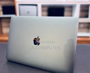 New Laptop Apple MacBook Pro 2017 8GB Intel Core I7 SSD 512GB