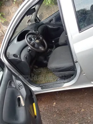 Toyota Vitz 2004 White