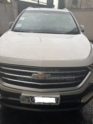 Photo - Chevrolet Captiva 2022 White