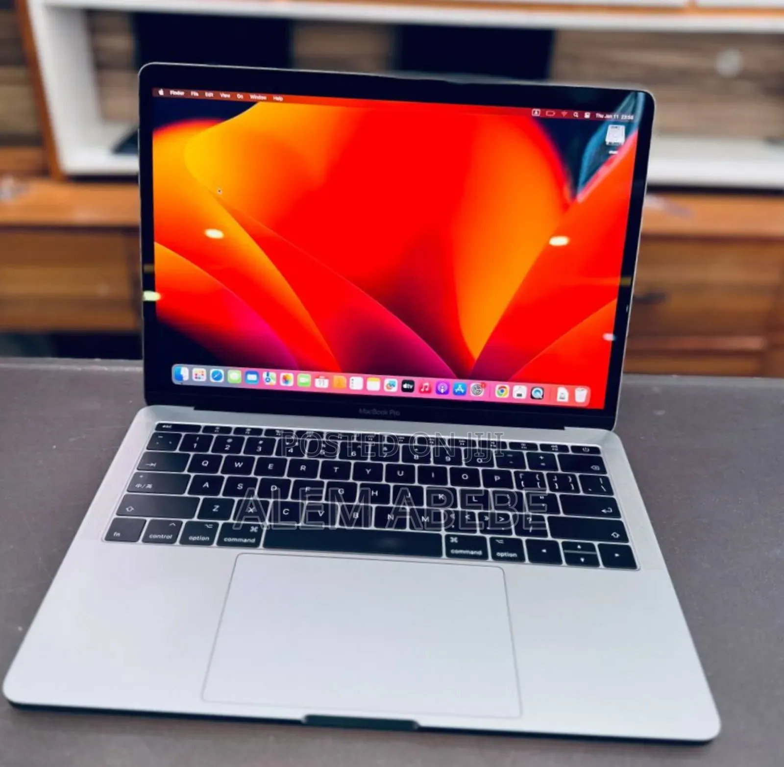 New Laptop Apple MacBook Pro 2017 8GB SSD 512GB