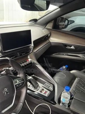 Peugeot 5008 2022 White