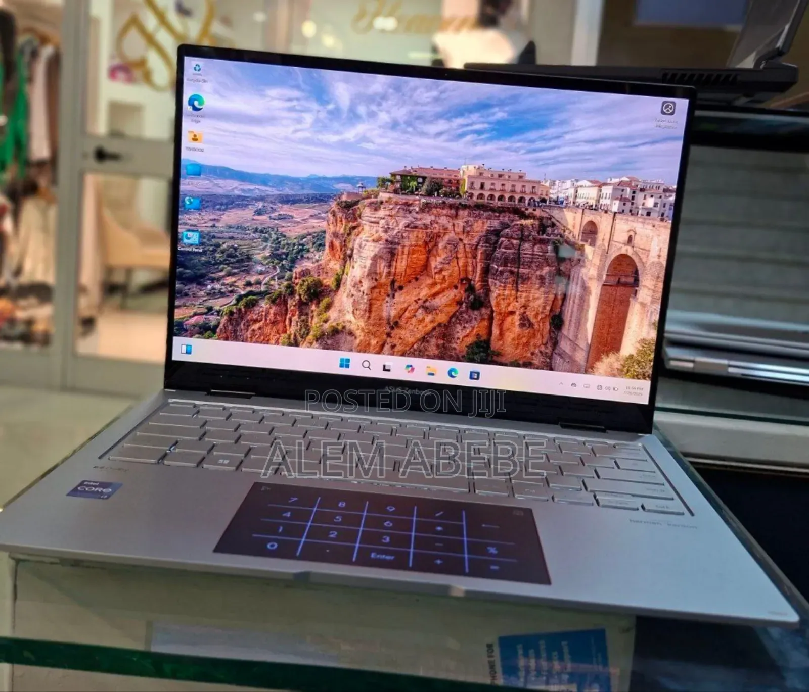 New Laptop Asus ZenBook Flip 14 UX461UA 16GB Intel Core I7 SSD 1T