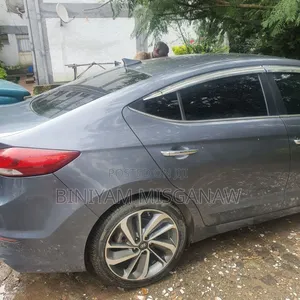 Photo - Hyundai Avante 2016 Silver