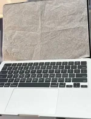 New Laptop Apple MacBook Air 2025 M4 13-Inch 16GB Apple M4 SSD 256GB