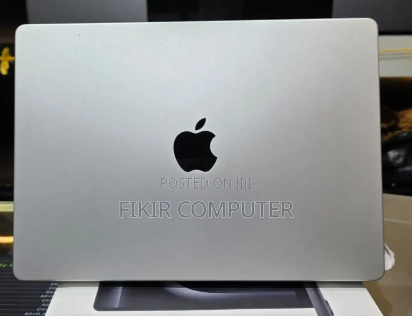 New Laptop Apple MacBook Pro M1 16GB Apple M1 Max SSD 512GB