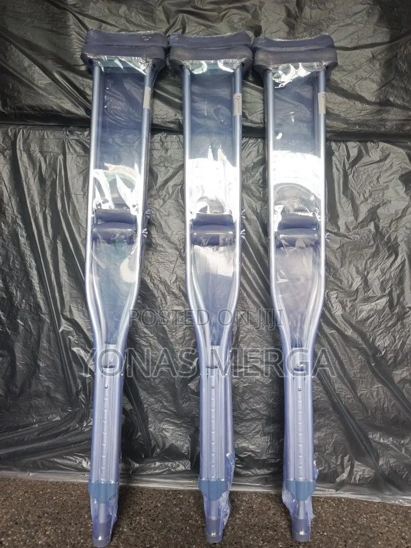 Axillary Crutchesت回crutches–Includes Padded Underarm Cushions卝災helping