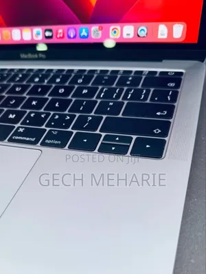 New Laptop Apple MacBook Pro 2017 8GB Intel Core I7 SSD 512GB