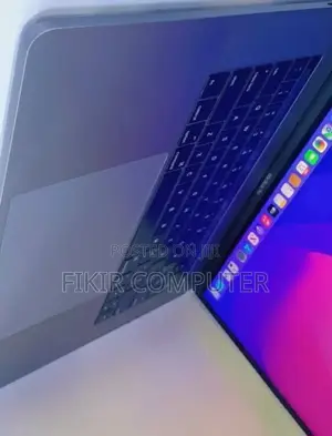 New Laptop Apple MacBook Pro 2017 16GB Intel Core I7 SSD 512GB