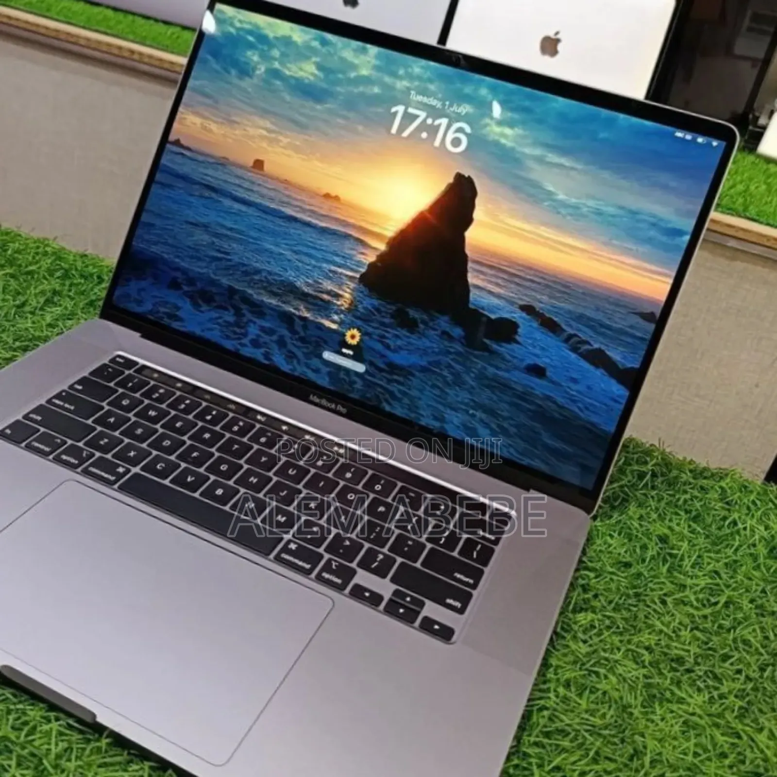 New Laptop Apple MacBook Pro 32GB Intel Core I9 SSD 512GB