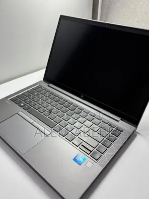 New Laptop HP ZBook Firefly G8 16GB Intel Core I7 SSD 512GB