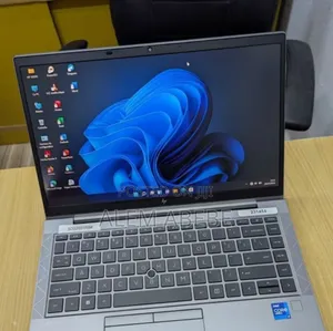 New Laptop HP ZBook Firefly G8 16GB Intel Core I7 SSD 512GB