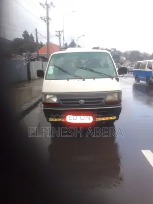 Toyota HiAce 2003 White