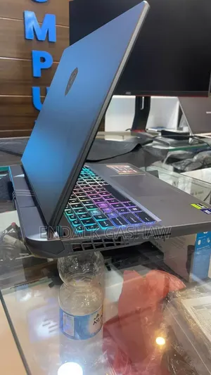 New Laptop MSI Vector 16 HX AI A2XWIG 16GB Intel Core Ultra 7 SSD 1T