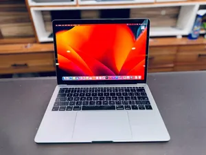 New Laptop Apple MacBook Pro 2017 8GB Intel Core I7 SSD 512GB