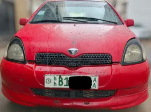 Photo - Toyota Vitz 2001 Red