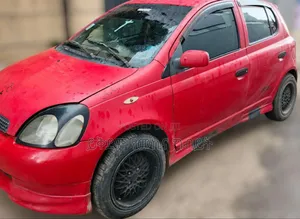 Toyota Vitz 2001 Red