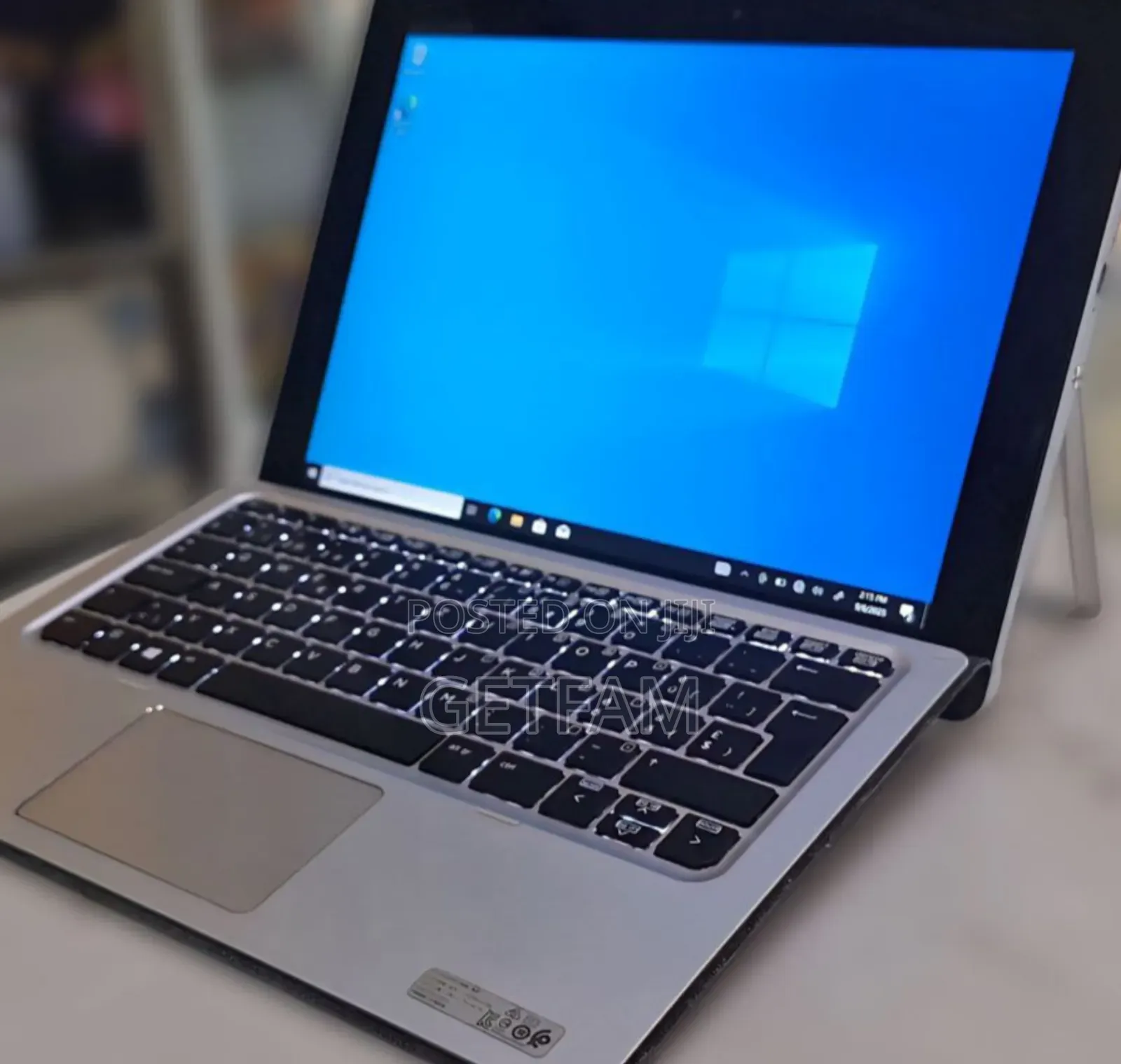 New Laptop HP X2 8GB AMD Ryzen 5 SSD 256GB