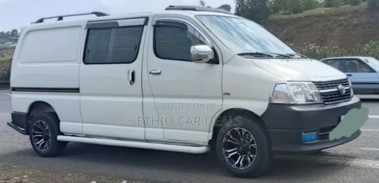 Toyota HiAce 2011 White