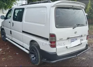 Toyota HiAce 2011 White