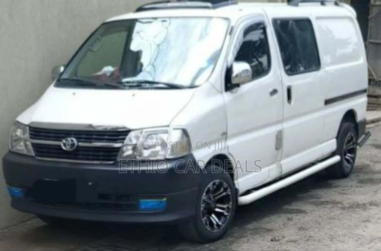 Toyota HiAce 2011 White