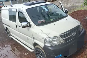 Toyota HiAce 2011 White