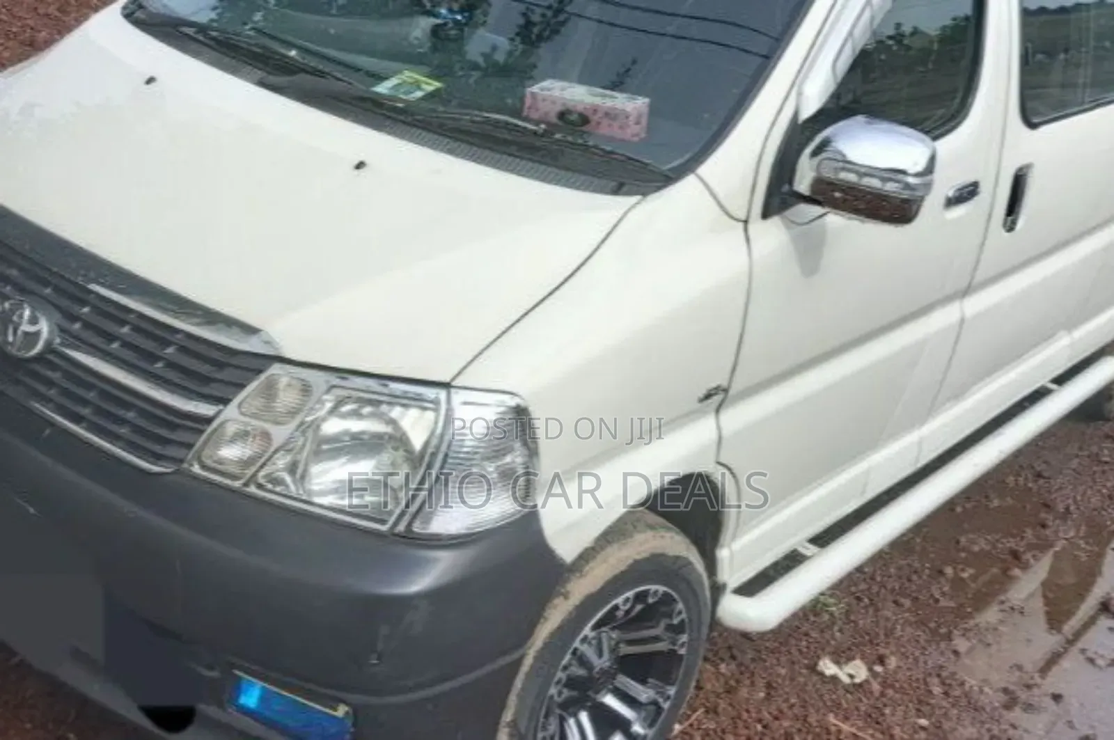 Toyota HiAce 2011 White