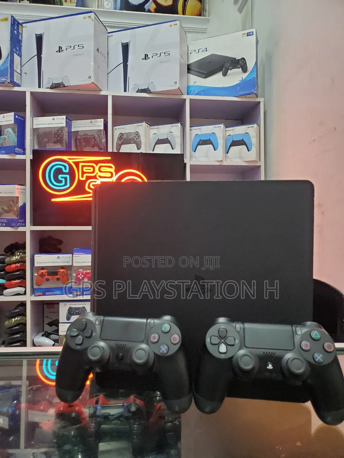 Playstation 4 Slim ጄልብሬክ የተደረገ