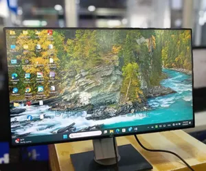 Dell 27" Inch Frameless Monitor 
 Frameless 
 27" Inch 