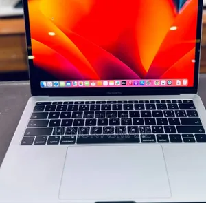 New Laptop Apple MacBook Pro 2017 8GB SSD 512GB