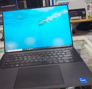 New Laptop Dell Precision 15 3520 32GB Intel Core I7 SSD 512GB