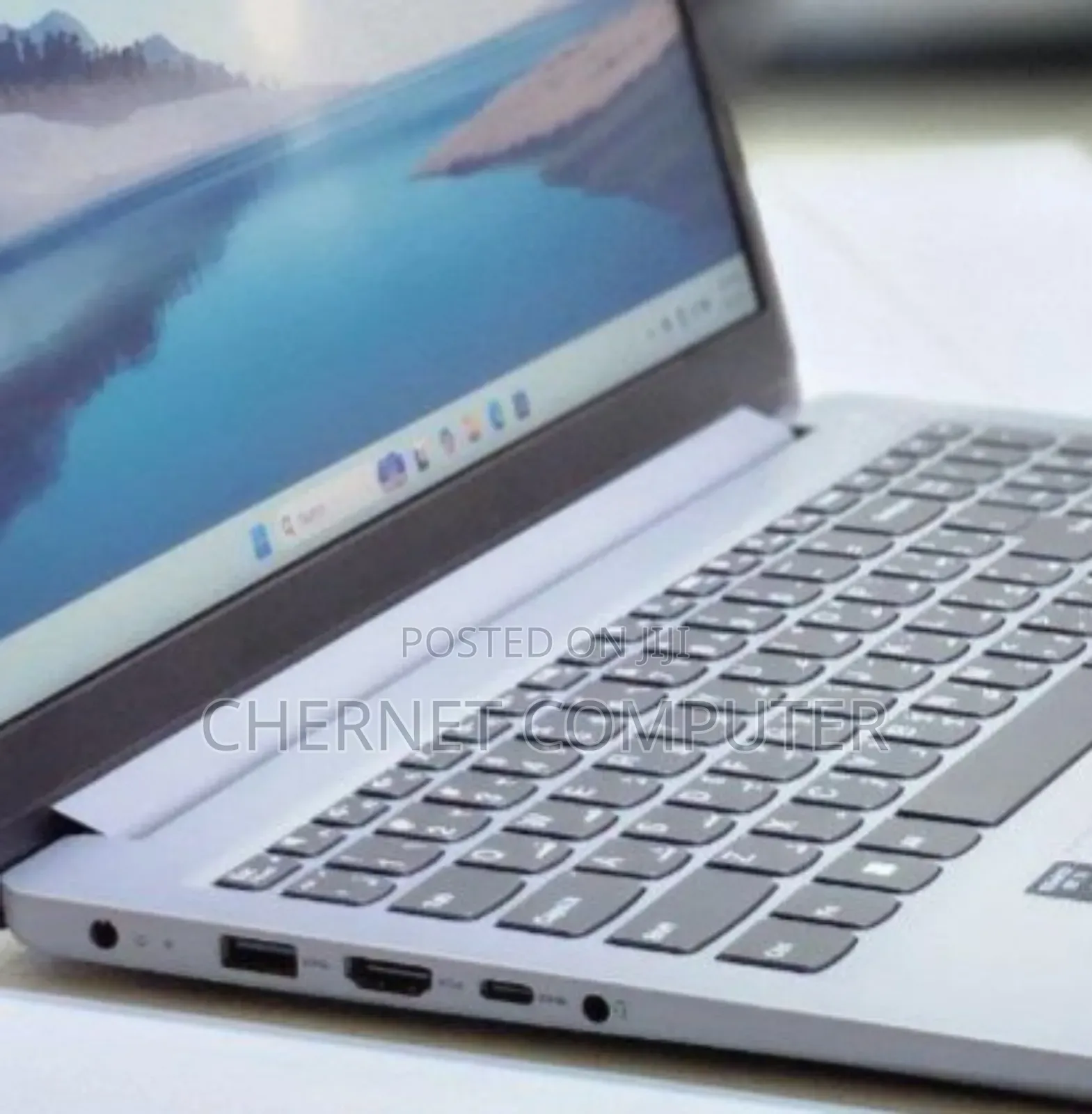 New Laptop Lenovo 8GB AMD Ryzen 5 SSD 512GB