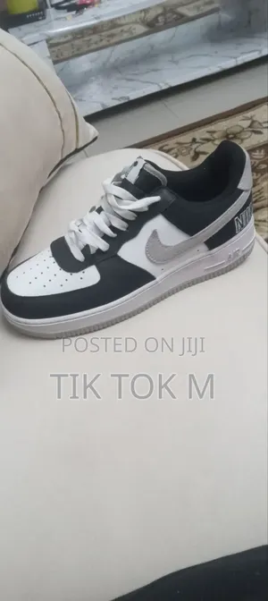 Nike Air Force 1 '07