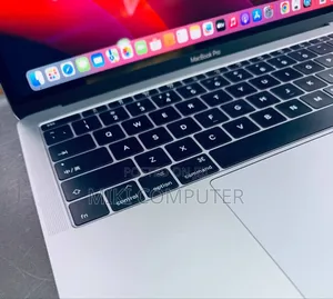 New Laptop Apple MacBook Pro 2017 8GB Intel Core I7 SSD 512GB