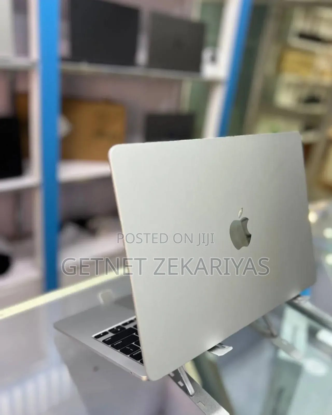 New Laptop Apple MacBook Air 2025 M4 15-Inch 16GB Apple M4 SSD 256GB