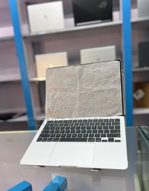 New Laptop Apple MacBook Air 2025 M4 15-Inch 16GB Apple M4 SSD 256GB