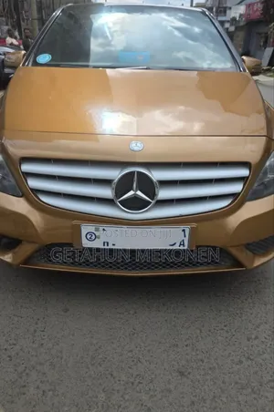 Mercedes-Benz E200 2014 Gold