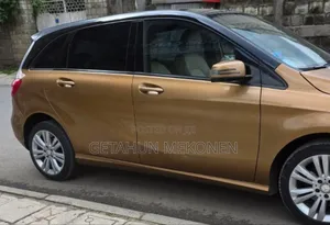 Mercedes-Benz E200 2014 Gold