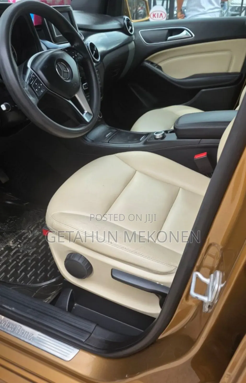 Mercedes-Benz E200 2014 Gold