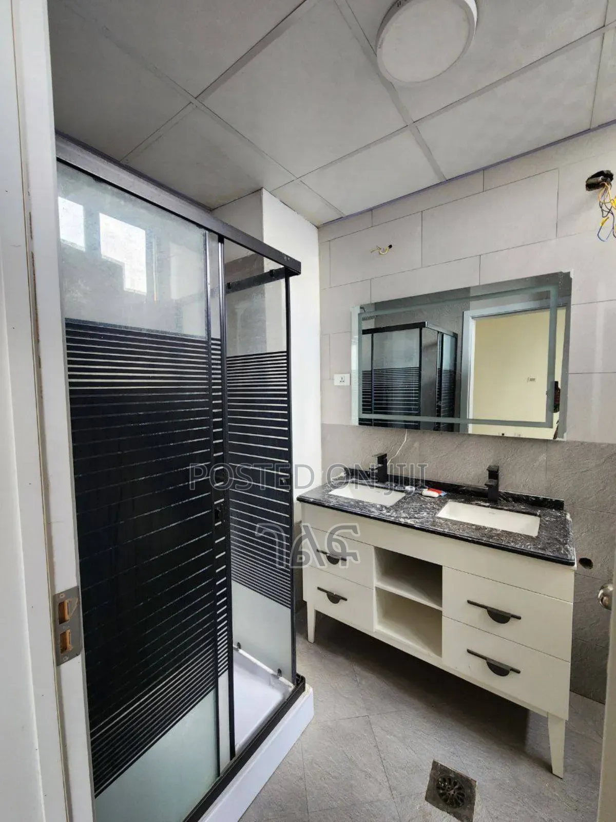 Furnished 3bdrm Apartment in ቡልጋሪያ : መብራት °, Bole for sale