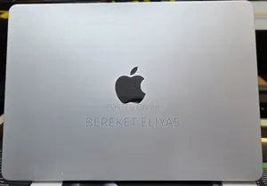 Photo - New Laptop Apple MacBook Air 2022 M2 16GB Apple M2 SSD 256GB