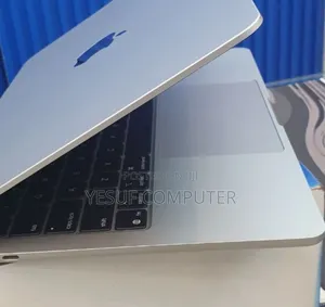 New Laptop Apple MacBook Air 2025 M4 13-Inch 16GB Apple M4 SSD 256GB