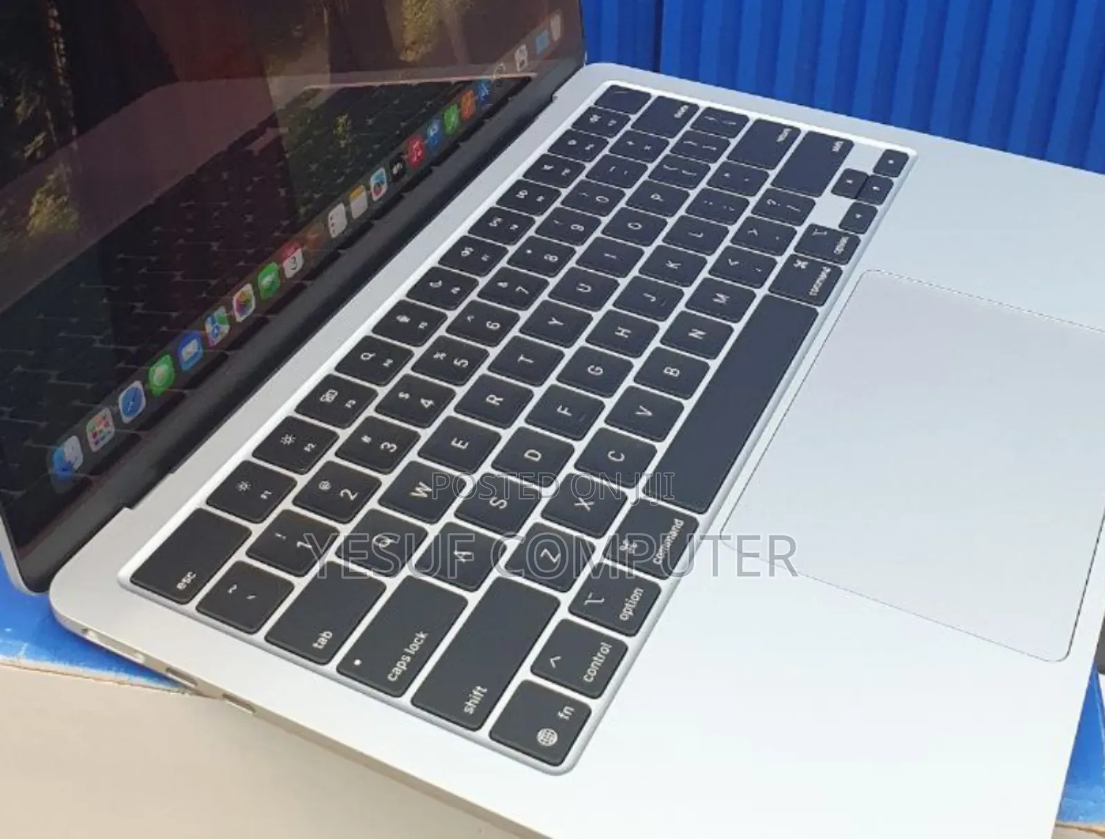 New Laptop Apple MacBook Air 2025 M4 13-Inch 16GB Apple M4 SSD 256GB