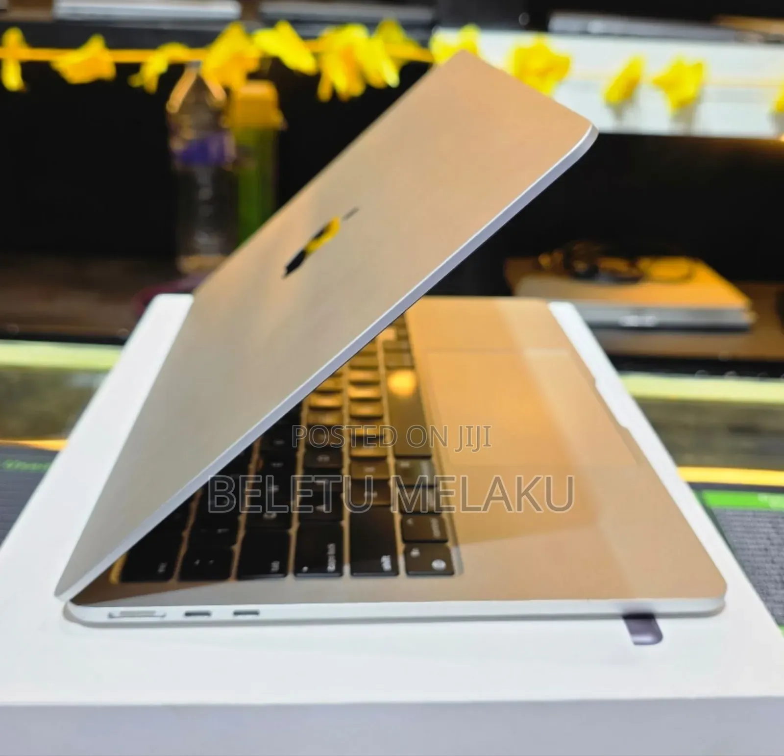 New Laptop Apple MacBook Air 2022 M2 16GB Apple M2 SSD 256GB