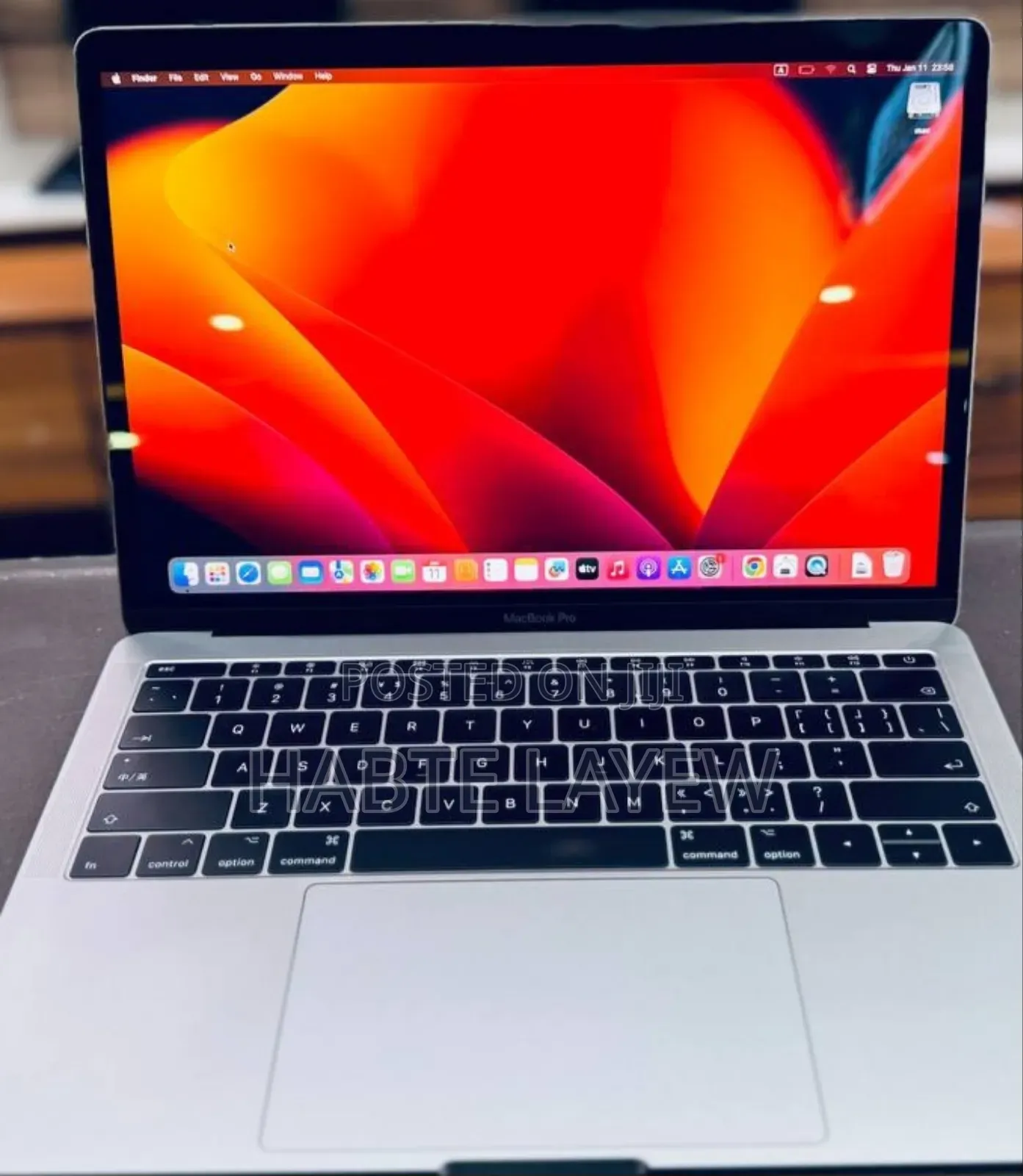 New Laptop Apple MacBook Pro 2017 8GB Intel Core I7 SSD 512GB