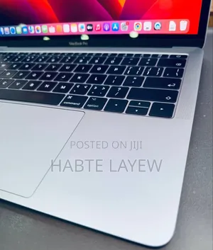 New Laptop Apple MacBook Pro 2017 8GB Intel Core I7 SSD 512GB