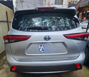 Photo - Toyota Highlander Hybrid 2023 Silver