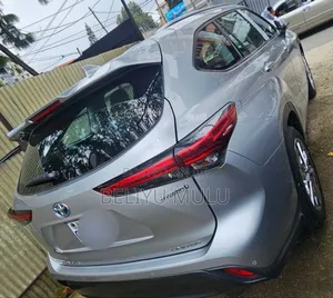 Toyota Highlander Hybrid 2023 Silver