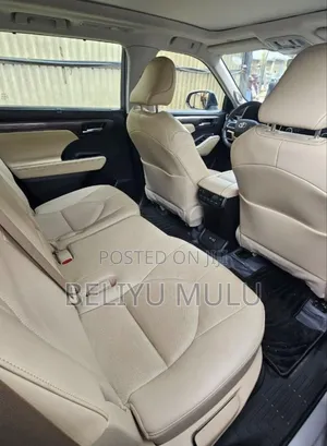 Toyota Highlander Hybrid 2023 Silver